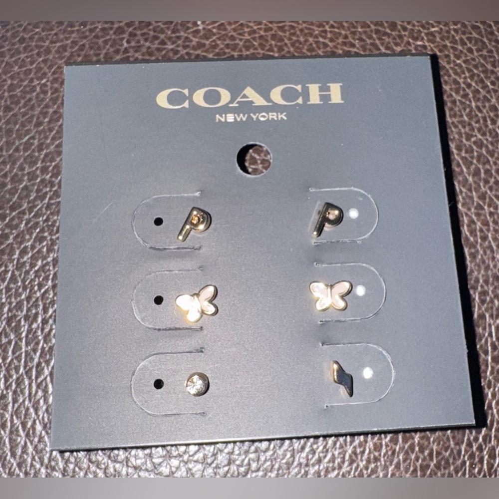 Coach P Initial Stud Earrings
Set